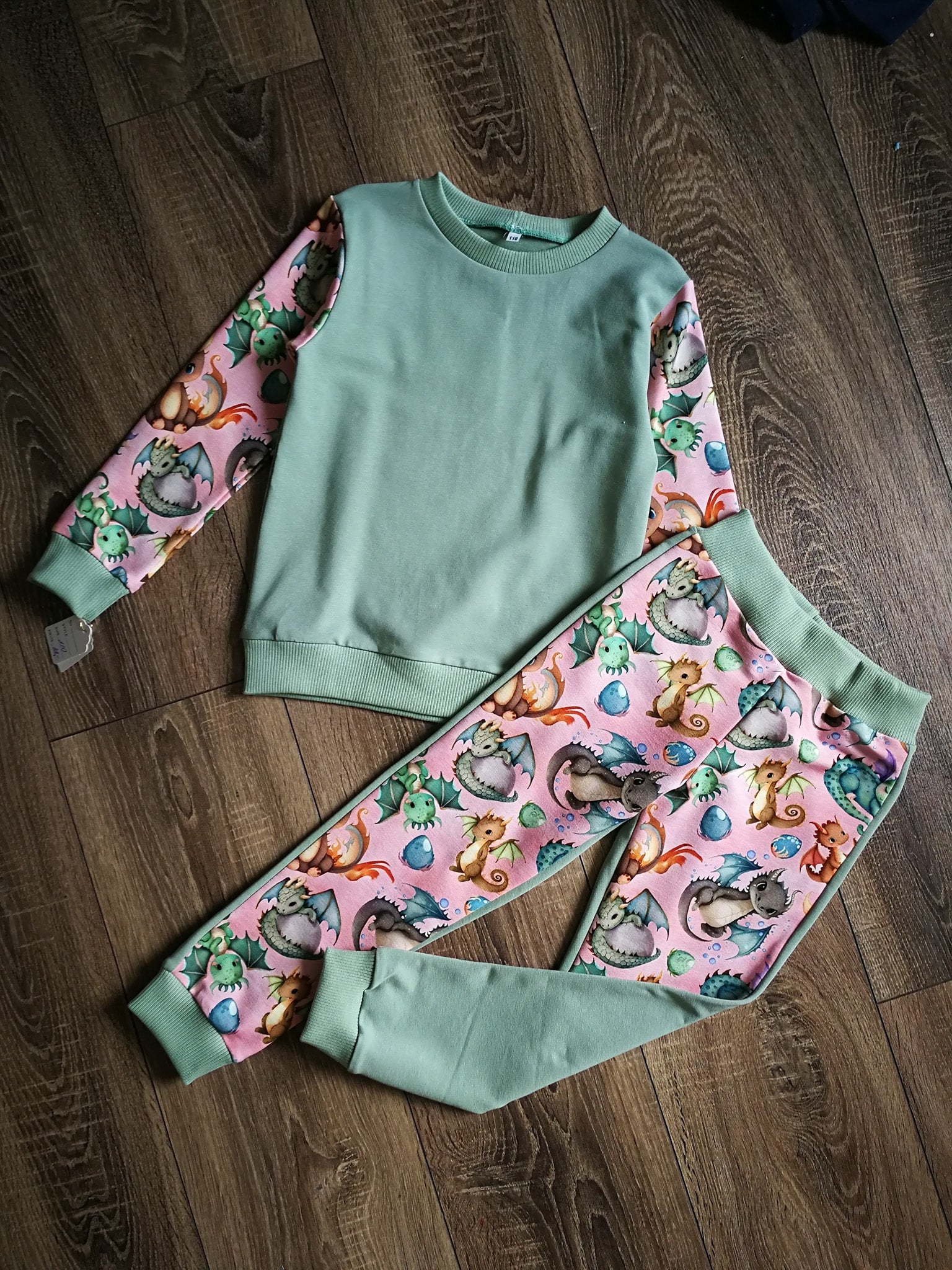 Kostiumėlis "Dinozauriukai" 110 dydis