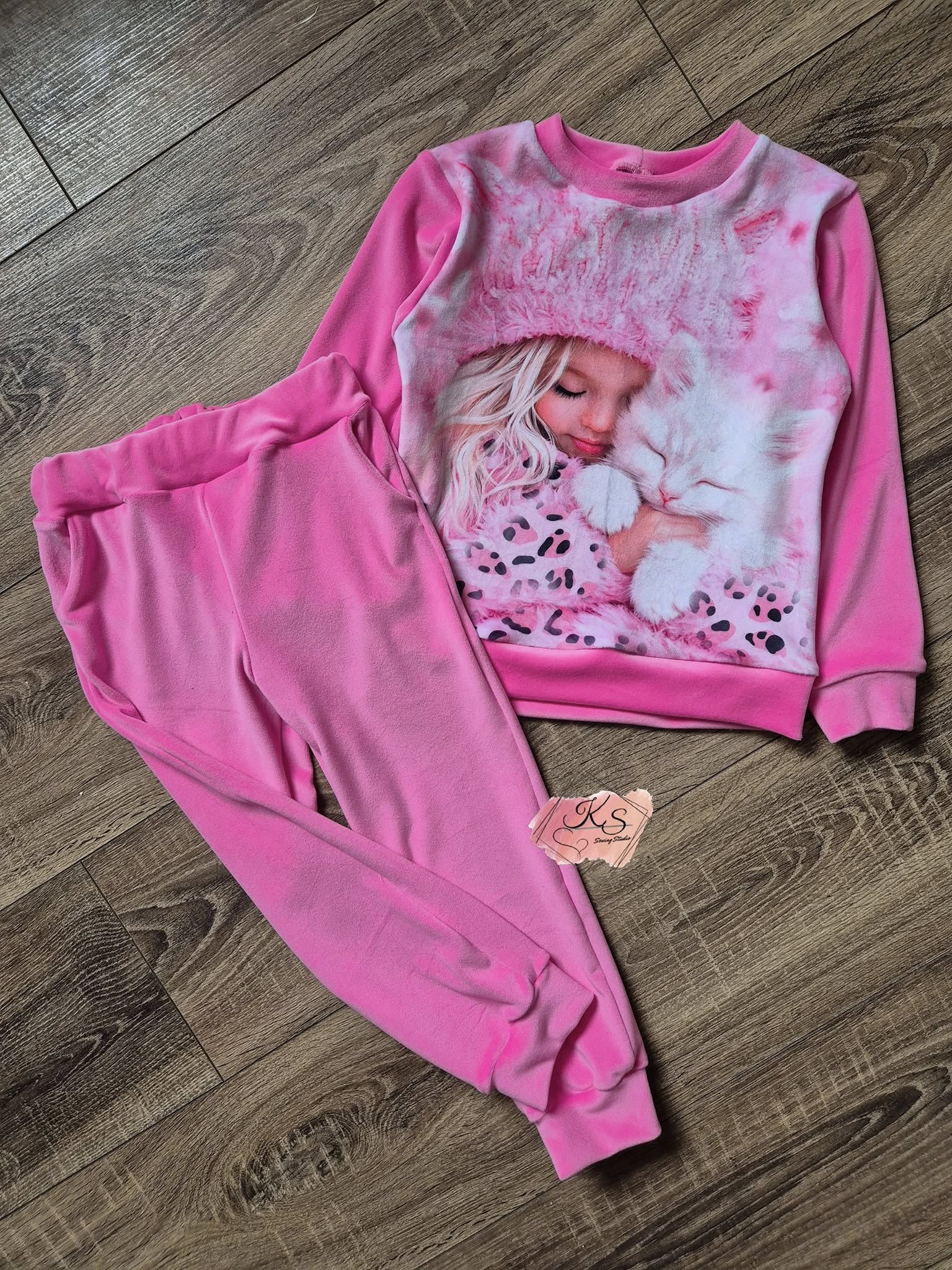 Kostiumėlis "Mergaitė su katinuku"104 dydis